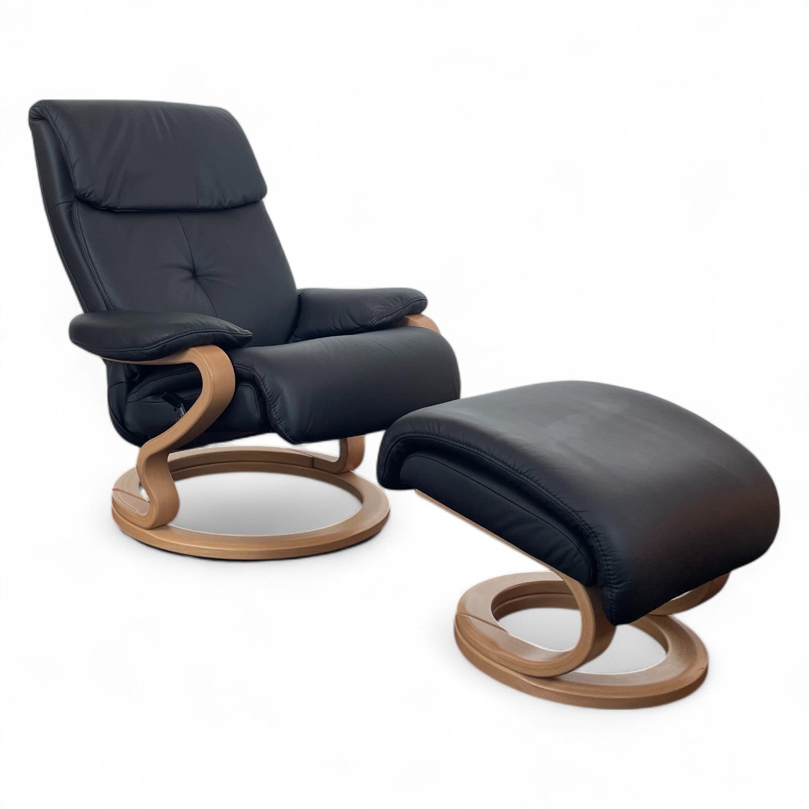 Sessel Himolla 7037 ZeroStress – Leder Black, mit passendem Fußhocker