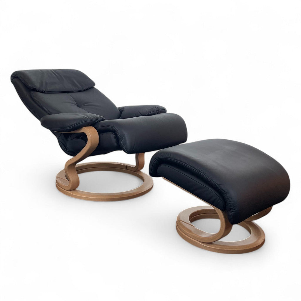 Sessel Himolla 7037 ZeroStress – Leder Black, mit passendem Fußhocker