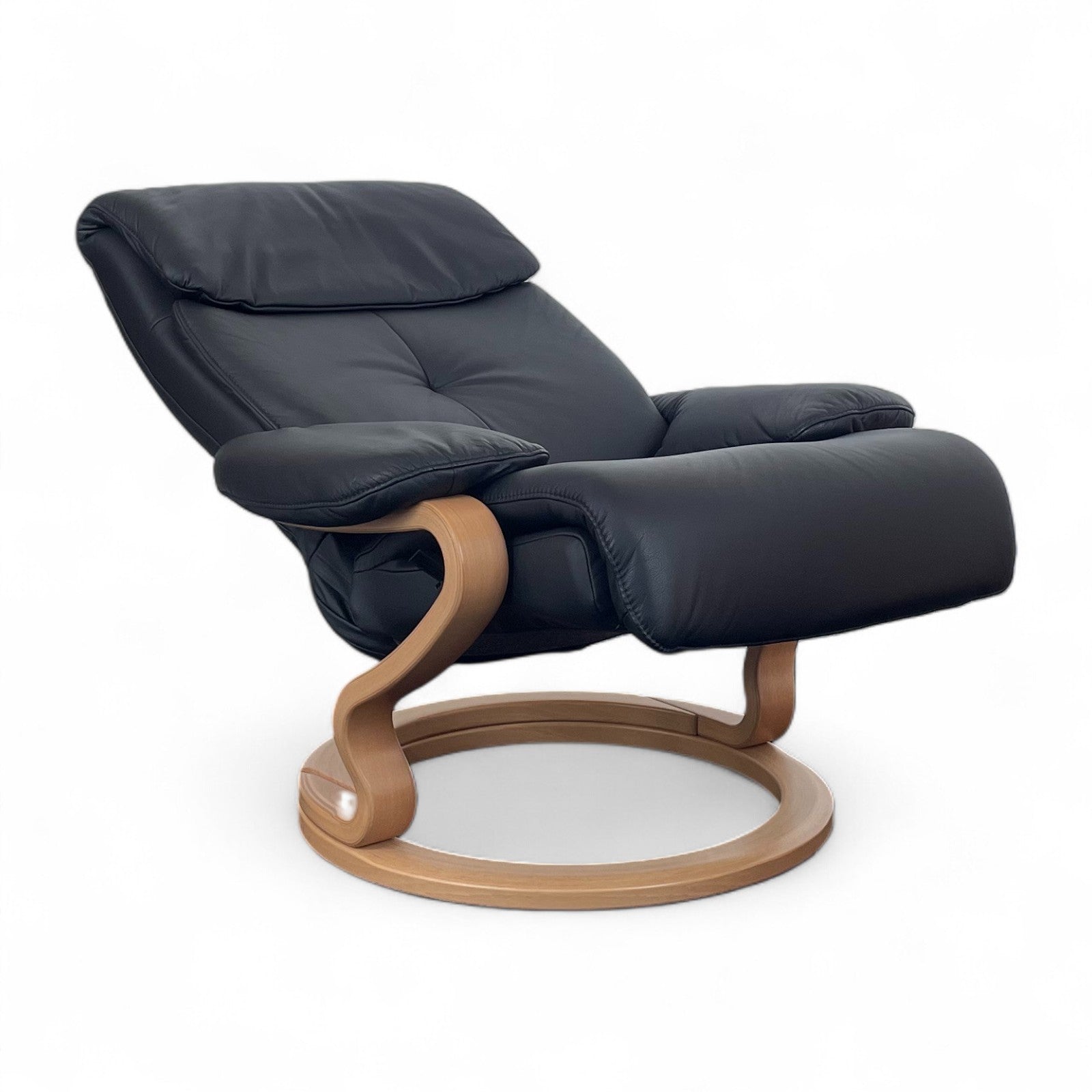 Sessel Himolla 7037 ZeroStress – Leder Black, mit passendem Fußhocker