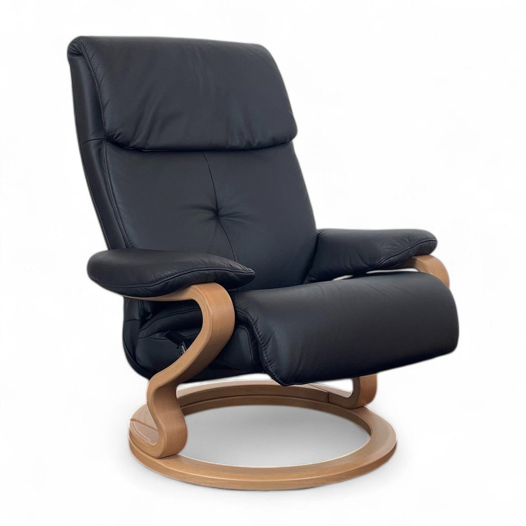 Sessel Himolla 7037 ZeroStress – Leder Black, mit passendem Fußhocker