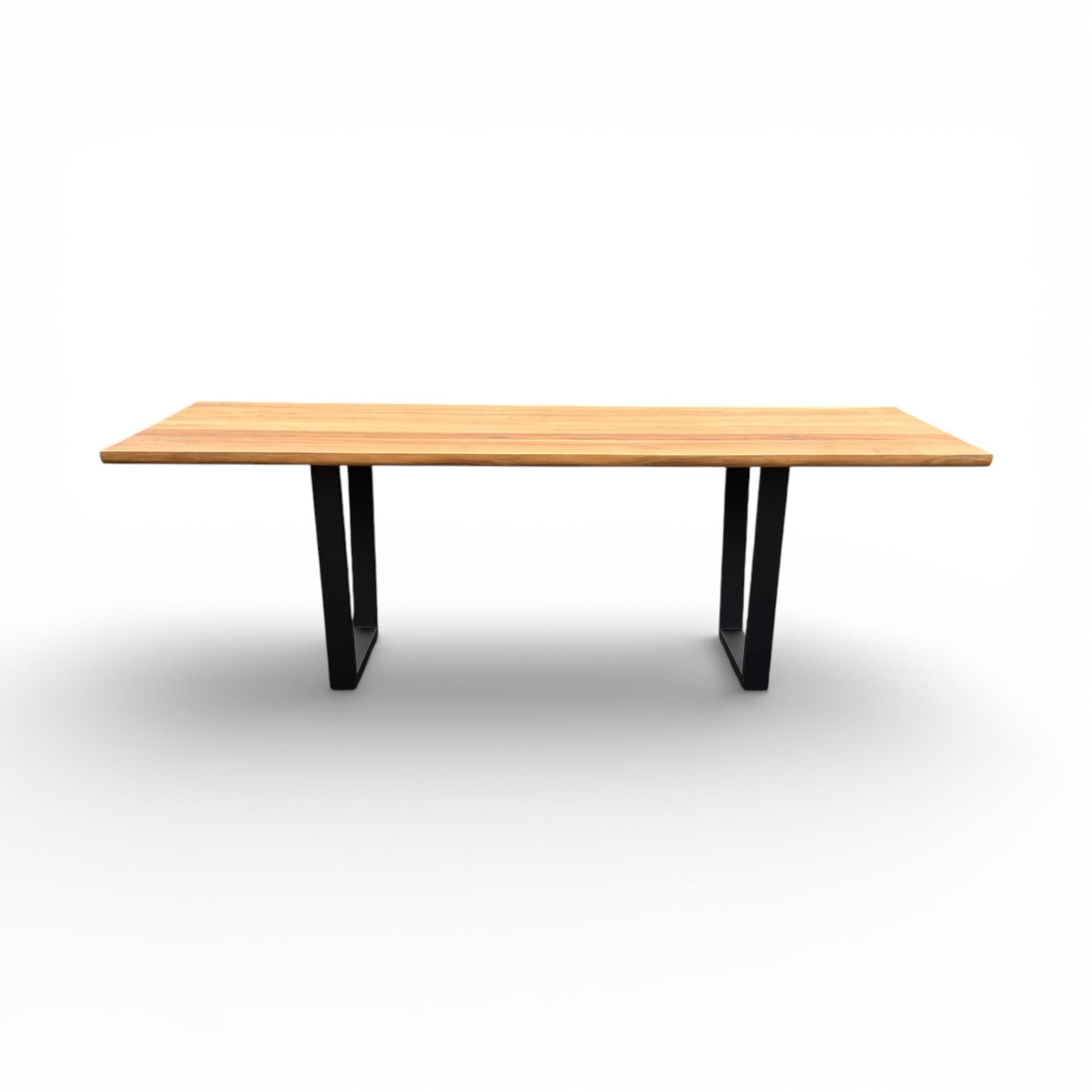 Lavida Wenko Tisch – Nussbaum massiv, Kufe schwarz (235×90 cm)