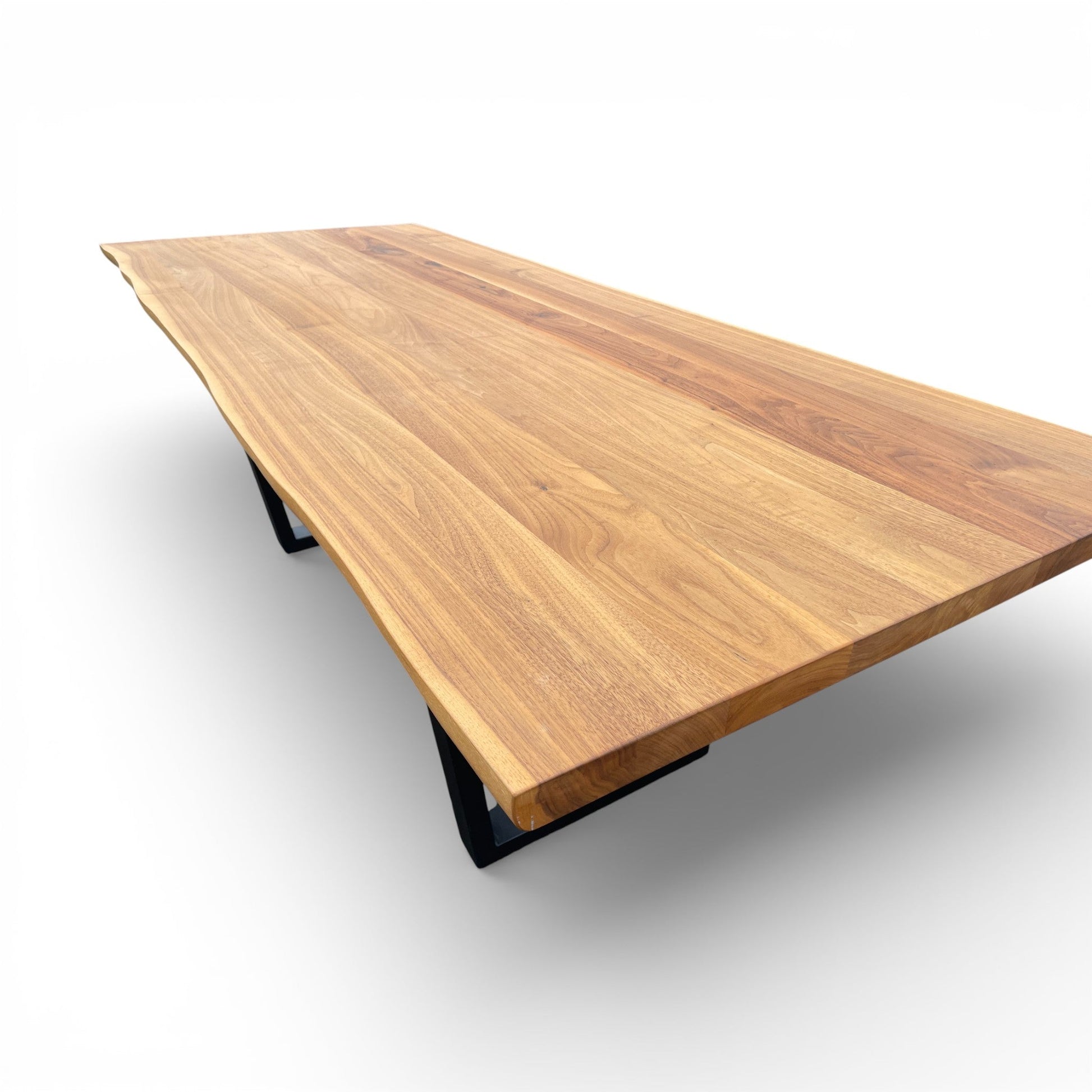 Lavida Wenko Tisch – Nussbaum massiv, Kufe schwarz (235×90 cm)