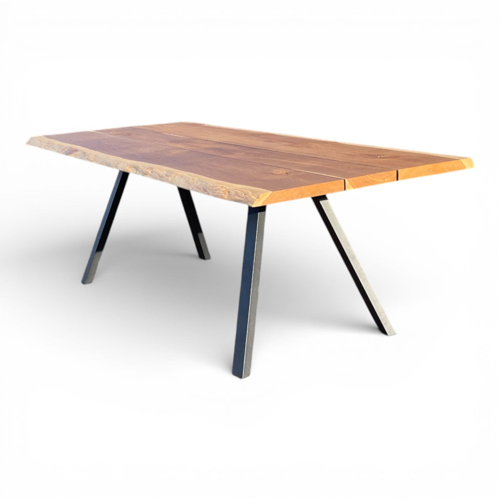 Lavida Niklas Tisch – Wildeiche geräuchert, Baumkante (240×100 cm)