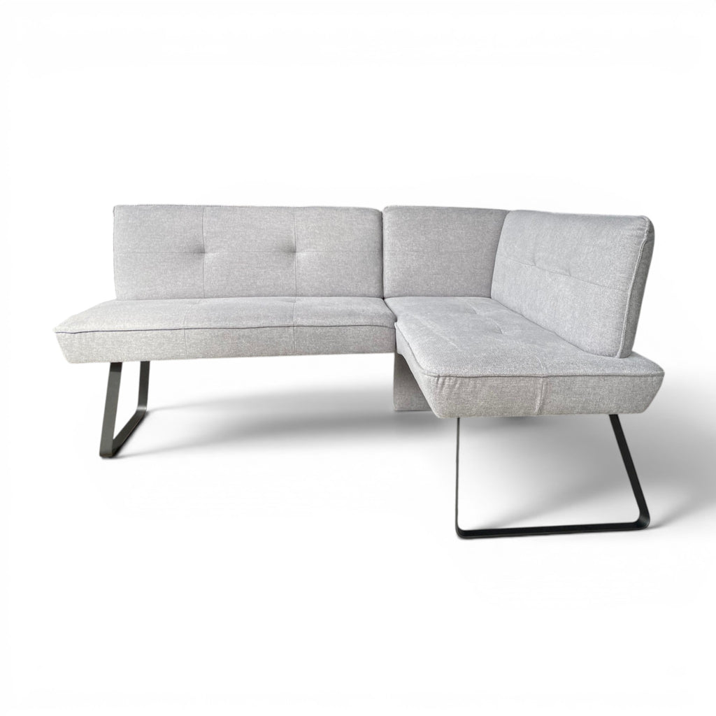 Eckbank K+W 4703 - Stoff Hellgrau - Kufenfuß