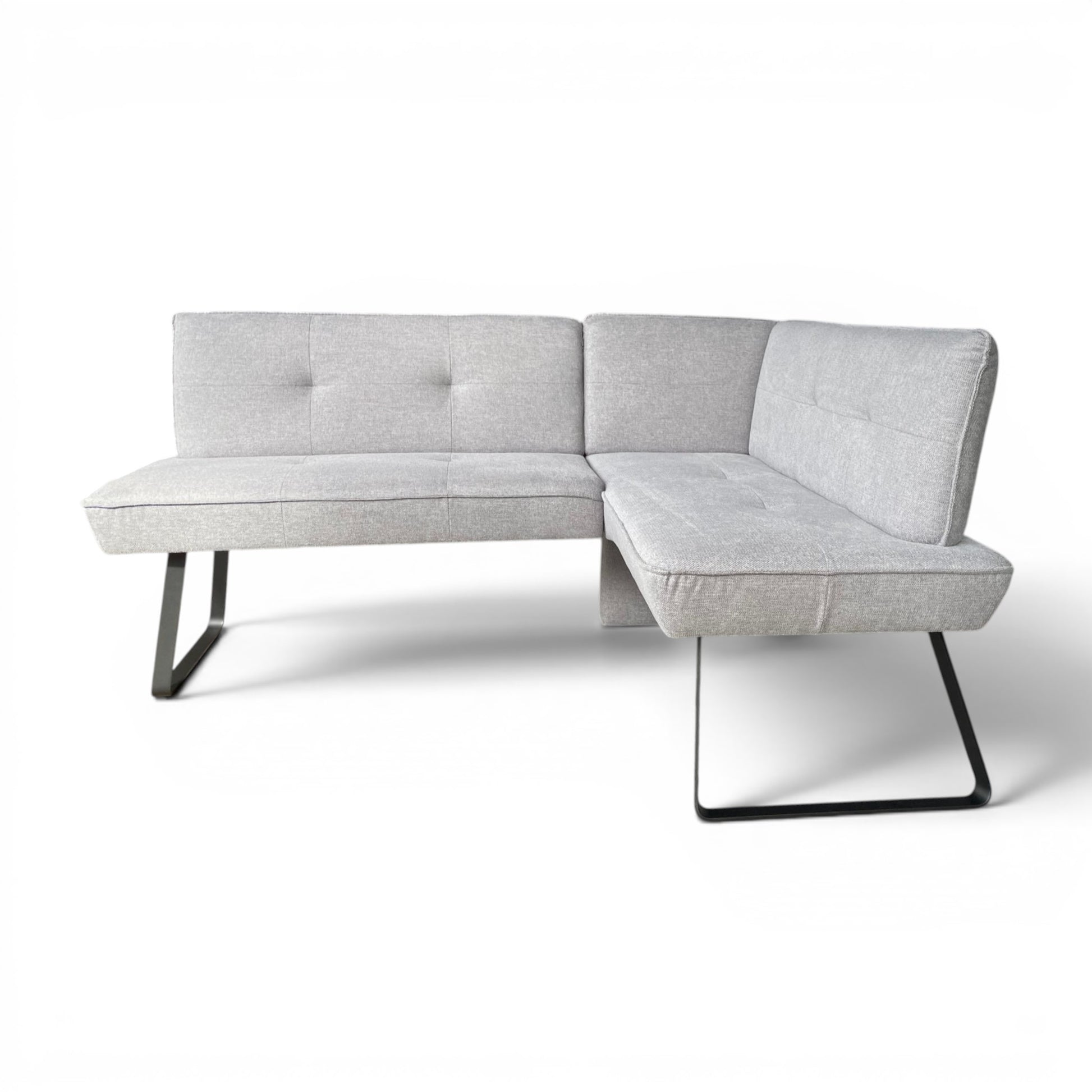 Eckbank K+W 4703 - Stoff Hellgrau - Kufenfuß