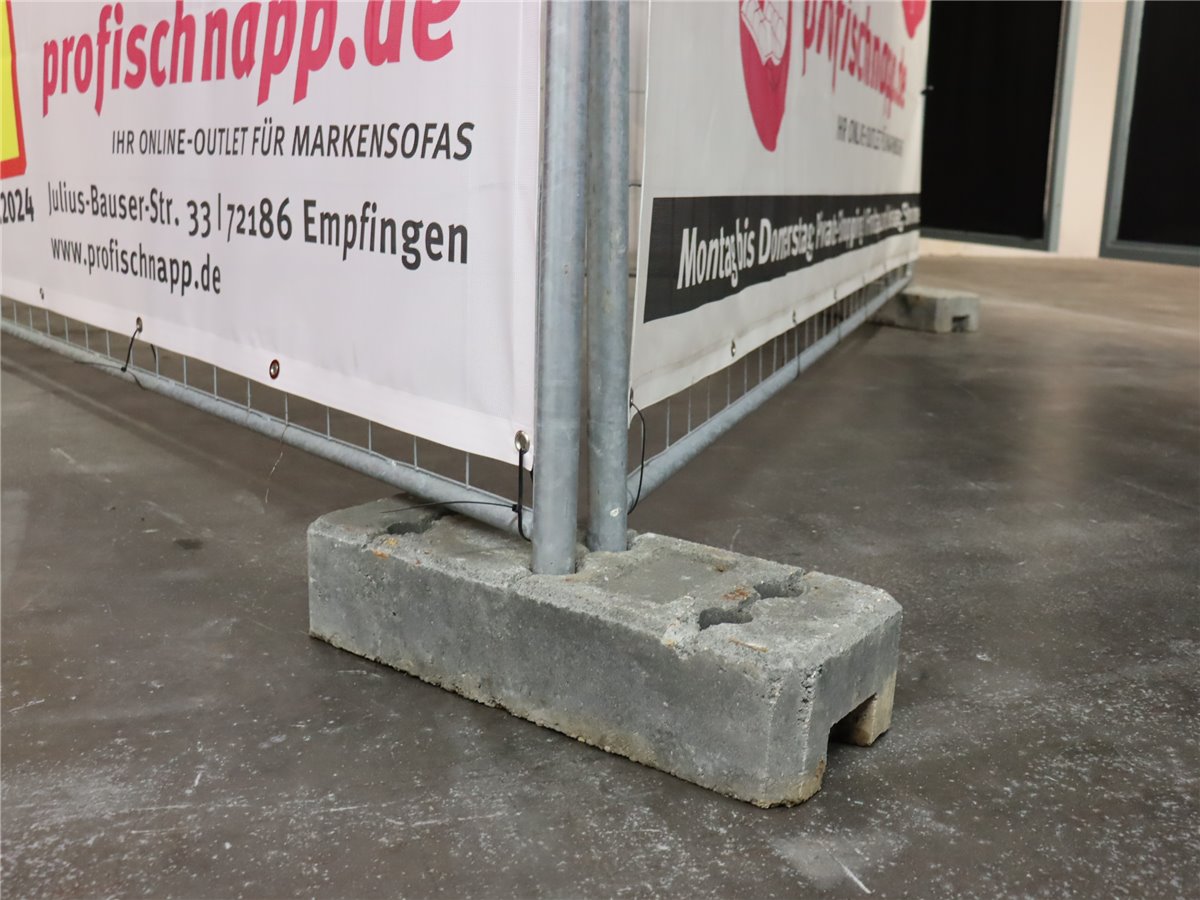 Hornbach Bauzaun Dreieck Inventarverkauf 340 x 200 cm ohne Bespannung 3 Backsteine  nur Abholung *Werbeanlage