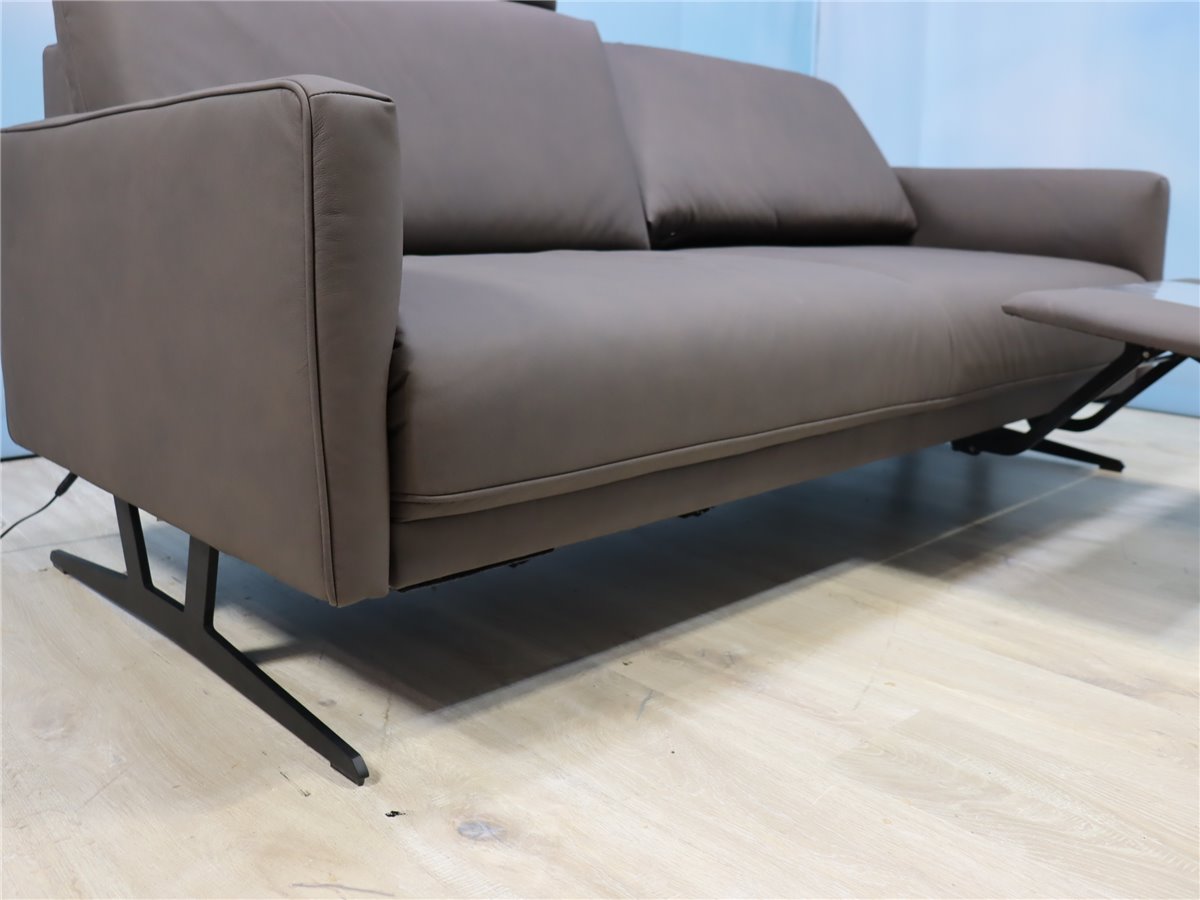 Himolla 1360 NOVA  Sofa 200 cm 2x  elektr Fussst  1 x Kopfstütze Leder 27 Leonessa ebony  *Mustersofa