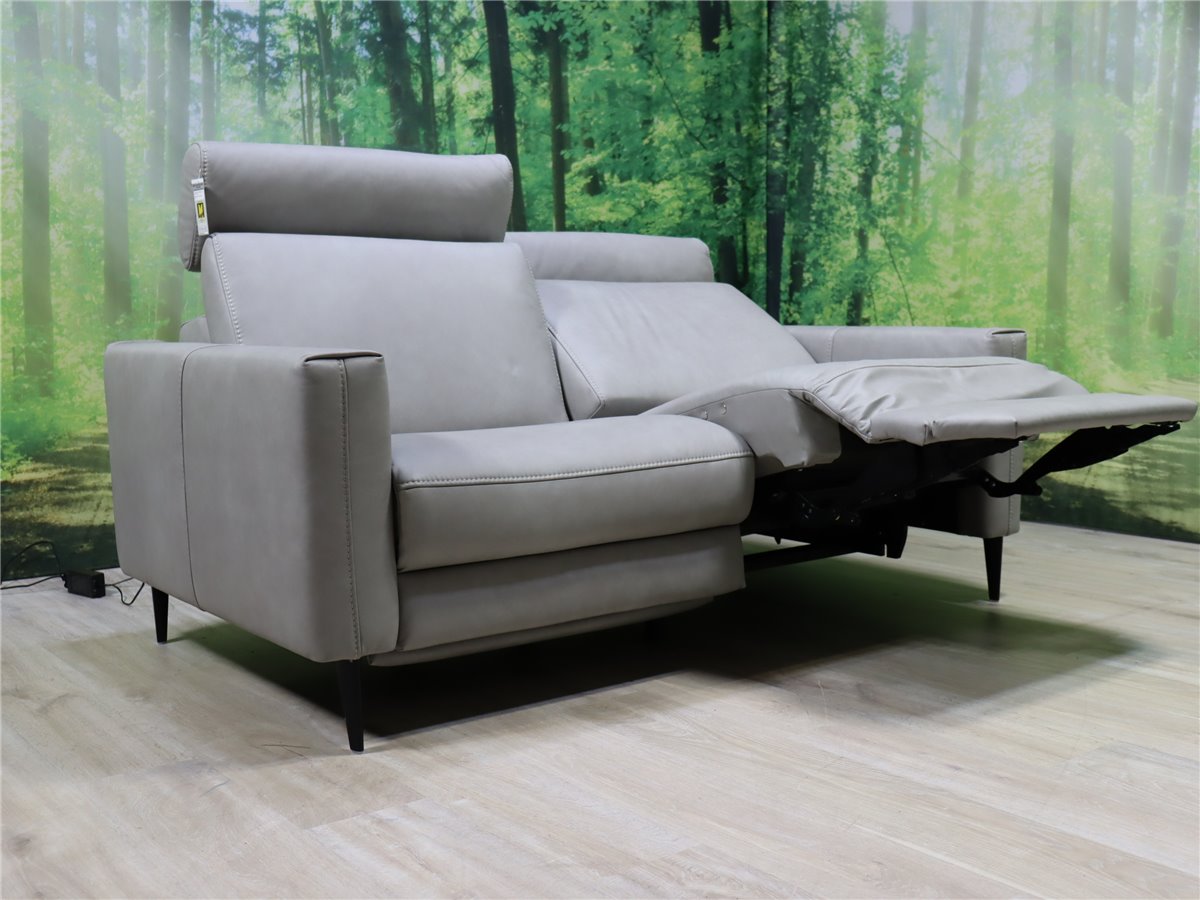 Hukla RL 23089  Sofa 2 x Vollrelaxbeschlag elektr wallfree  Kopfteil elektr Leder Cloudy alu *Verbandsmesse