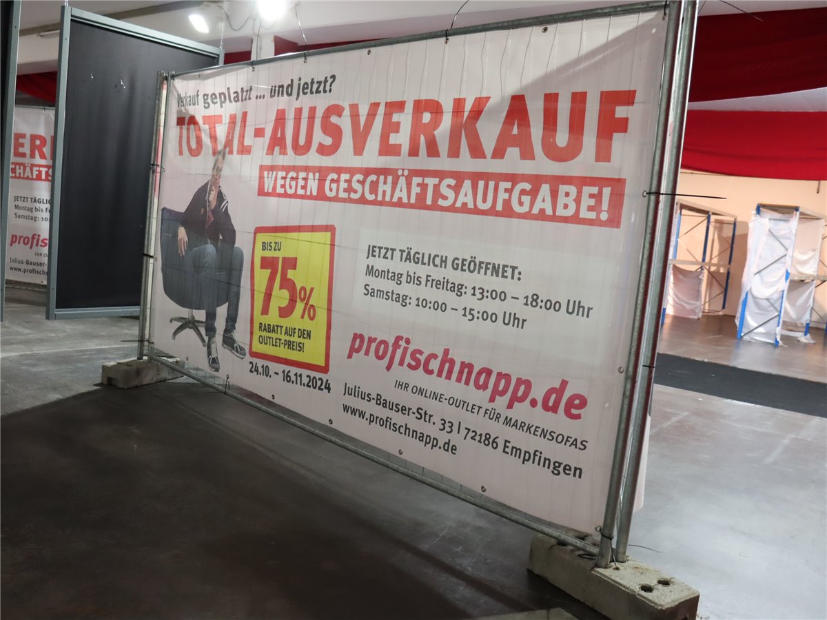 Hornbach Bauzaun Dreieck Inventarverkauf 340 x 200 cm ohne Bespannung 3 Backsteine  nur Abholung *Werbeanlage