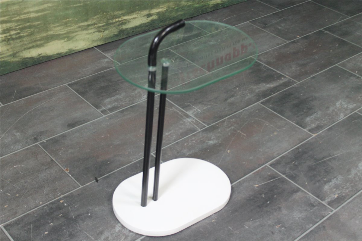 Luigi Ravanelli BUTLER   Beistelltisch 45 30   Fuß weiss  Gestell schwarz  Platte Glas   *Messestück