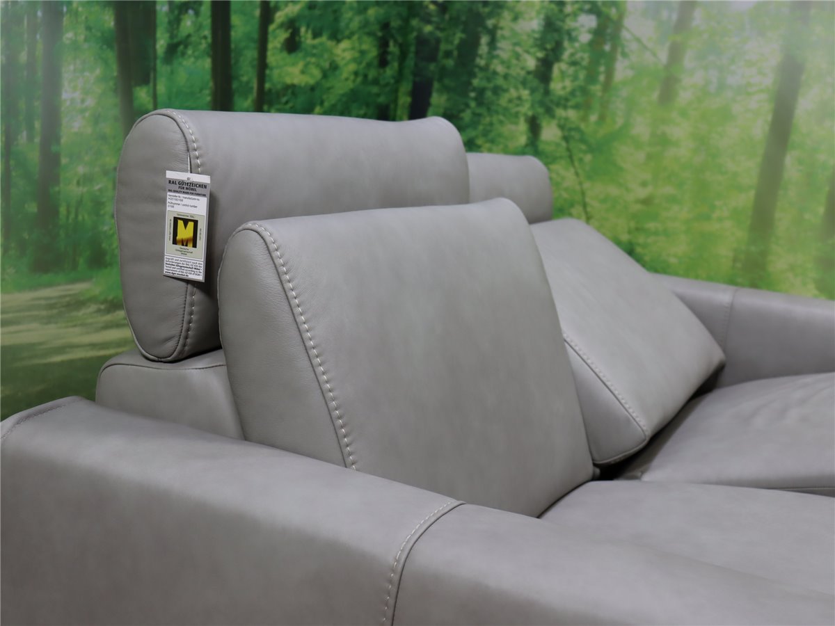 Hukla RL 23089  Sofa 2 x Vollrelaxbeschlag elektr wallfree  Kopfteil elektr Leder Cloudy alu *Verbandsmesse